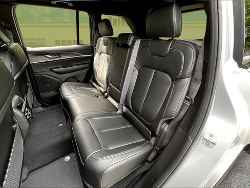 New 2025 Jeep Grand Cherokee Limited image 10