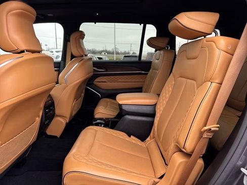 Used 2023 Jeep Grand Cherokee L Summit w/ Luxury Tech Group V image 9