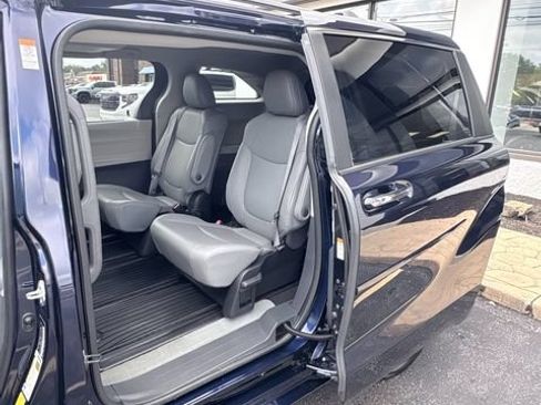 Used 2022 Toyota Sienna XLE w/ XLE Plus Package AWD/4WD image 19