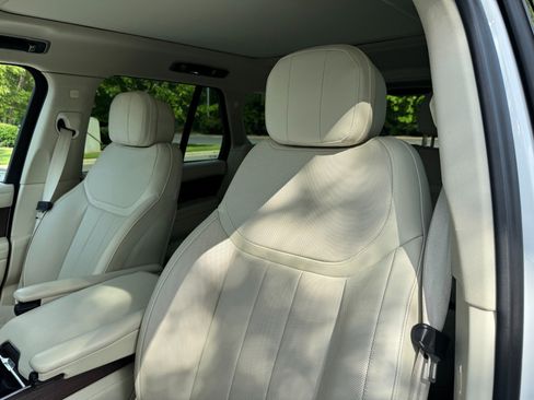 Used 2023 Land Rover Range Rover SE image 24