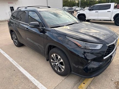 Used 2026 Toyota Highlander XLE AWD/4WD image 2