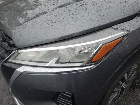 Used 2022 Nissan Kicks SV image 10