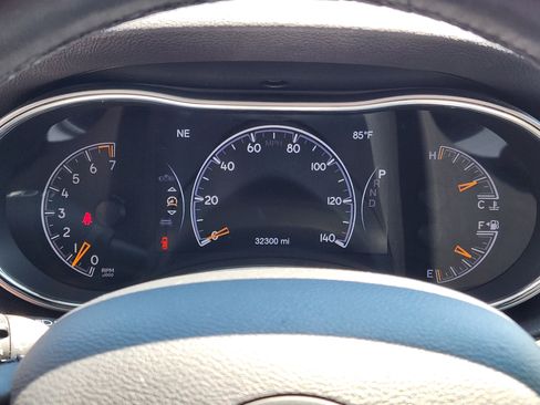 Used 2019 Jeep Grand Cherokee Altitude AWD/4WD image 19