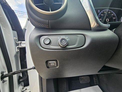 Used 2023 Chevrolet Blazer Premier image 23