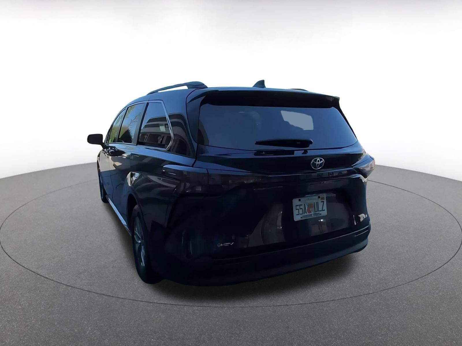 Used 2025 Toyota Sienna XLE FWD image 4