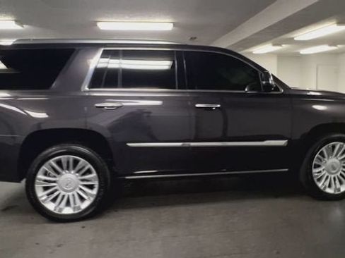 Certified 2018 Cadillac Escalade Platinum AWD/4WD image 9