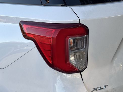 Used 2022 Ford Explorer XLT w/ Equipment Group 202A image 7
