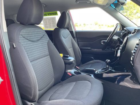 Used 2015 Kia Soul ! FWD image 36