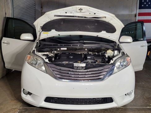 Used 2016 Toyota Sienna XLE image 13