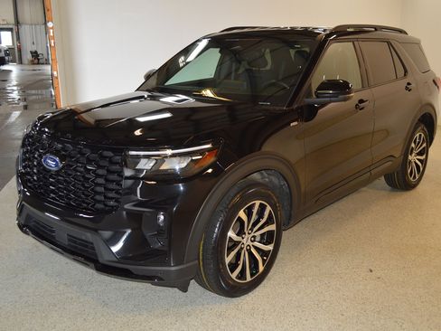 Used 2025 Ford Explorer ST-Line AWD/4WD image 7