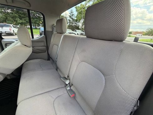 Used 2011 Nissan Frontier SV AWD/4WD image 8