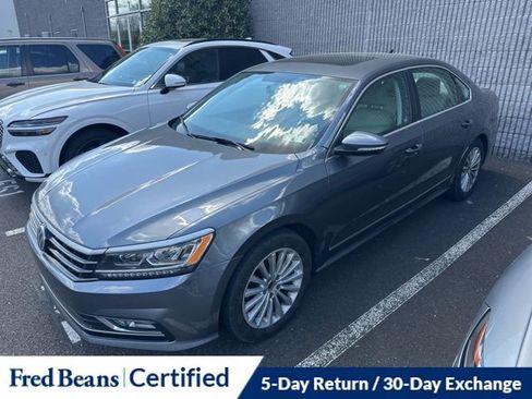 Used 2017 Volkswagen Passat 1.8T SE w/ SE Lighting Package image 3