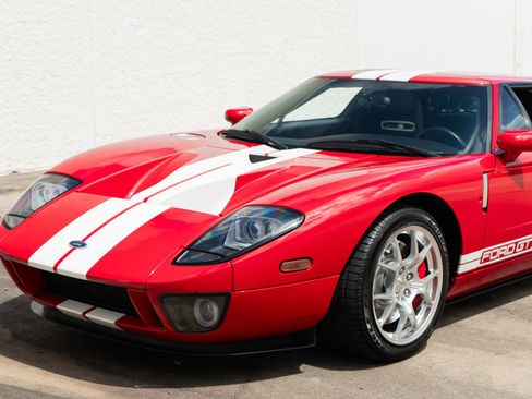 Used 2005 Ford GT RWD image 16