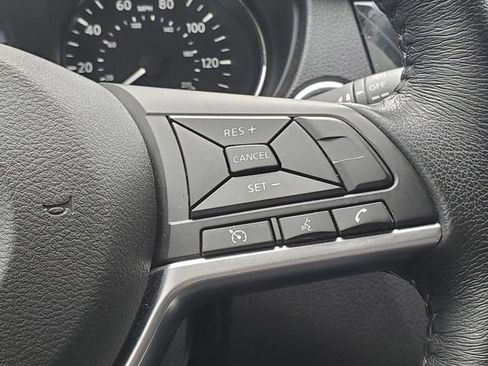 Used 2019 Nissan Rogue SV image 18