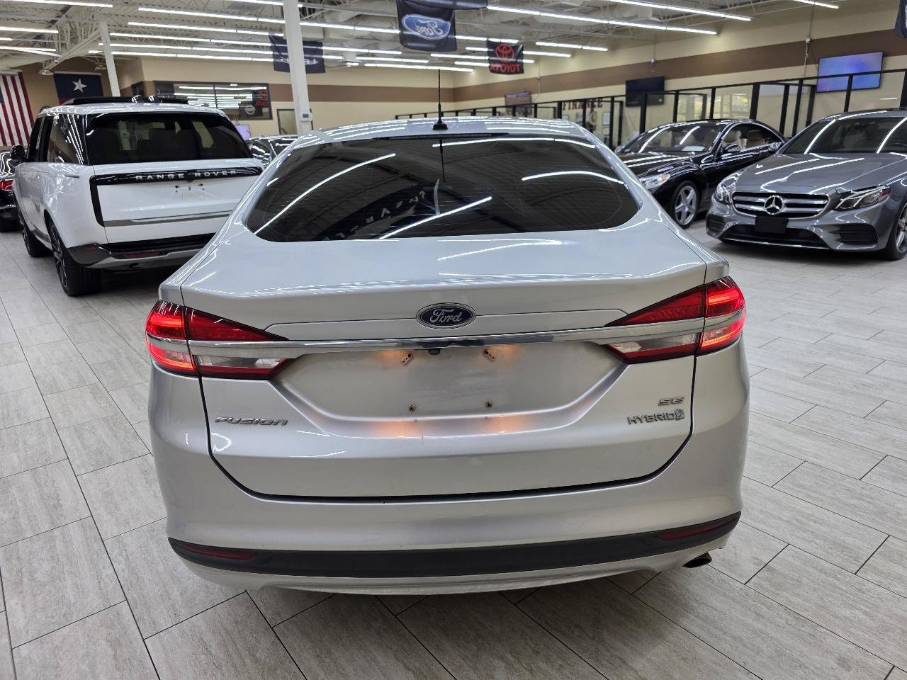 Used 2018 Ford Fusion SE FWD image 7