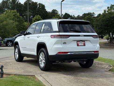New 2026 Jeep Grand Cherokee Laredo w/ Trailer Tow Package AWD/4WD image 5