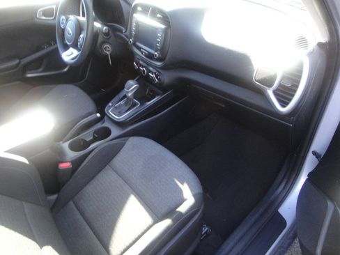 Used 2020 Kia Soul S FWD image 13