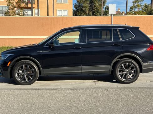 Used 2022 Volkswagen Tiguan SE w/ Panoramic Sunroof Package image 7