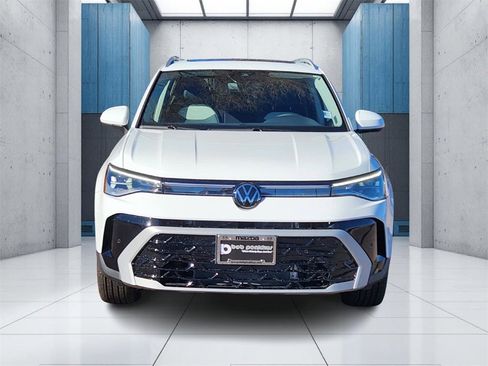 New 2026 Volkswagen Taos SEL image 24