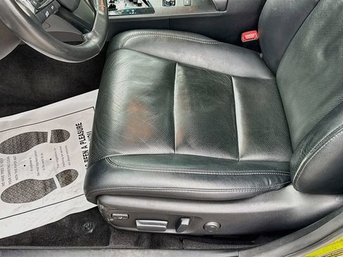 Used 2013 Toyota Avalon Limited w/ Technology Pkg FWD image 23