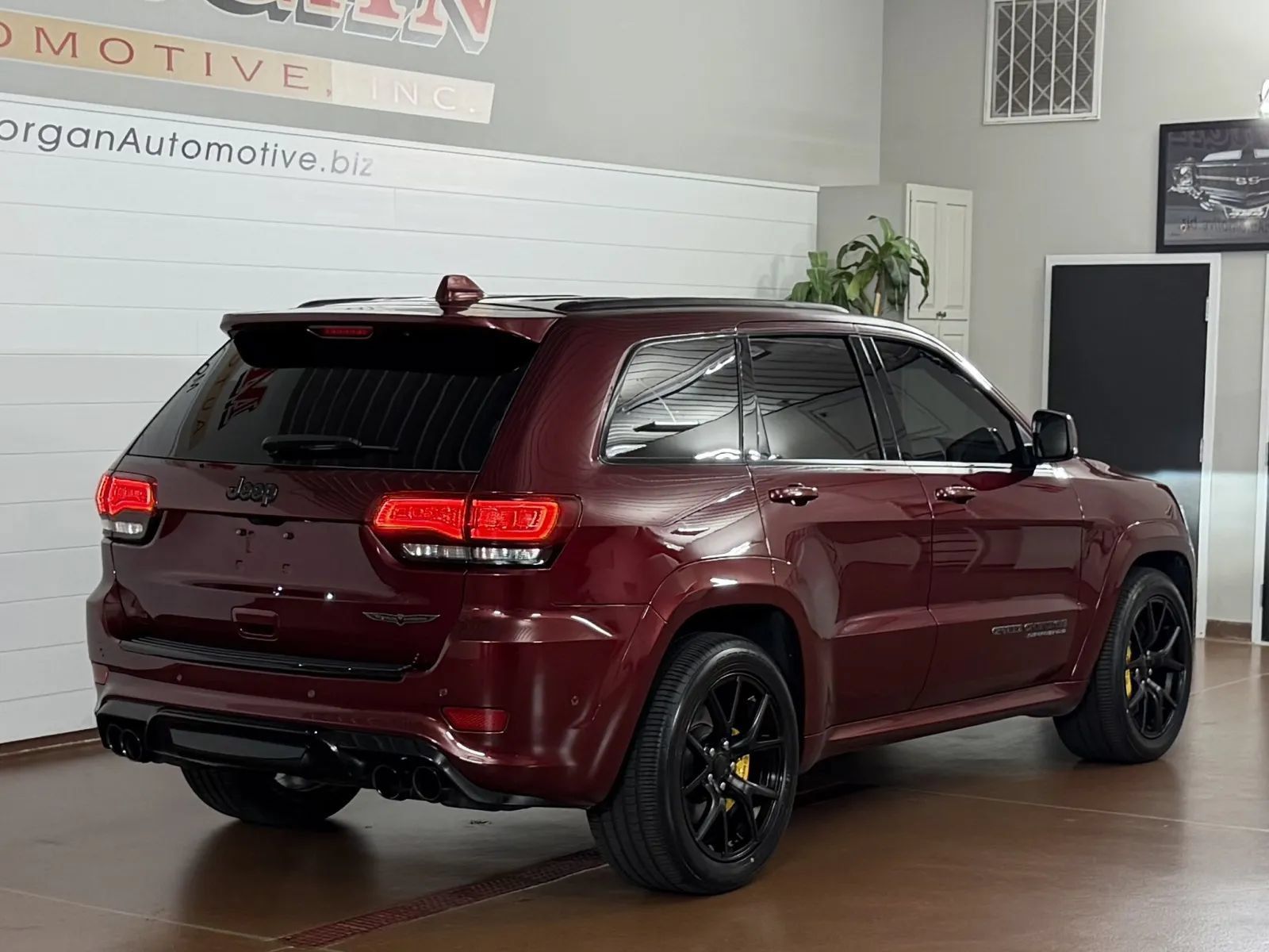 Used 2018 Jeep Grand Cherokee Trackhawk AWD/4WD image 3