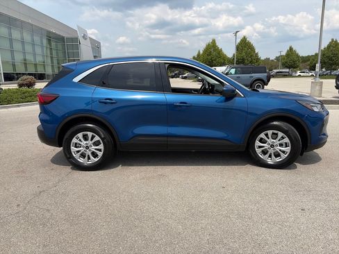Used 2023 Ford Escape Active w/ Tech Pack #2 AWD/4WD image 8
