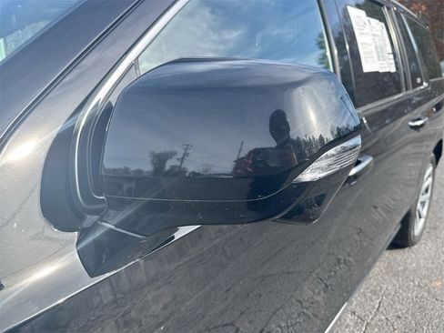 Used 2022 Cadillac Escalade ESV Premium Luxury Platinum image 11