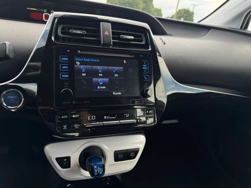 Used 2018 Toyota Prius Three FWD image 17