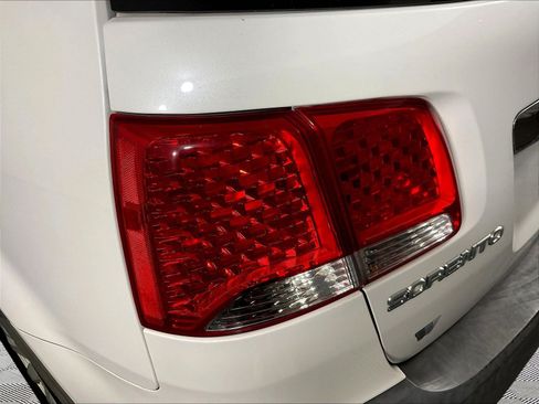 Used 2011 Kia Sorento LX w/ Convenience Pkg AWD/4WD image 23