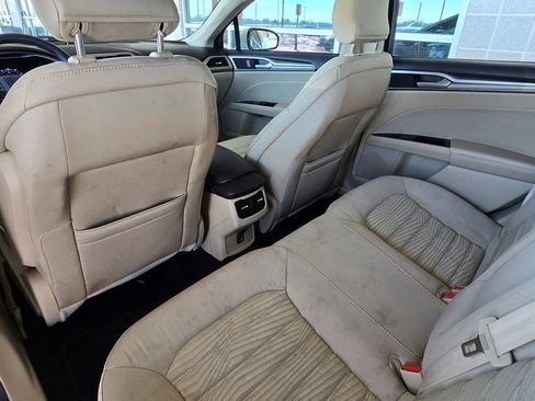 Used 2016 Ford Fusion SE image 18
