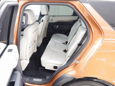 Used 2018 Land Rover Discovery HSE Luxury image 15