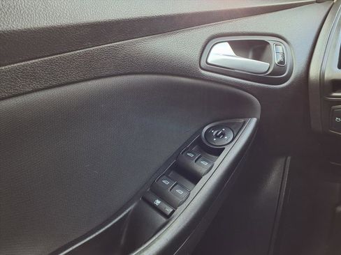 Used 2017 Ford Focus SE w/ Cold Weather Package image 19