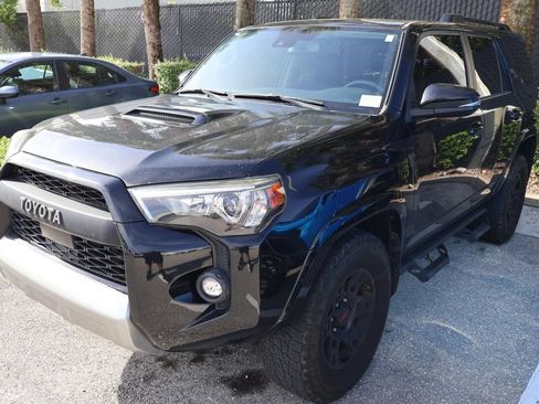 Used 2021 Toyota 4Runner TRD Off-Road Premium w/ Moonroof Package AWD/4WD image 2