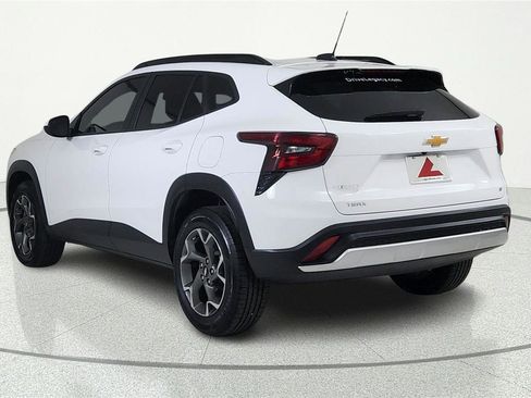 Used 2025 Chevrolet Trax LT w/ Driver Confidence Package FWD image 4