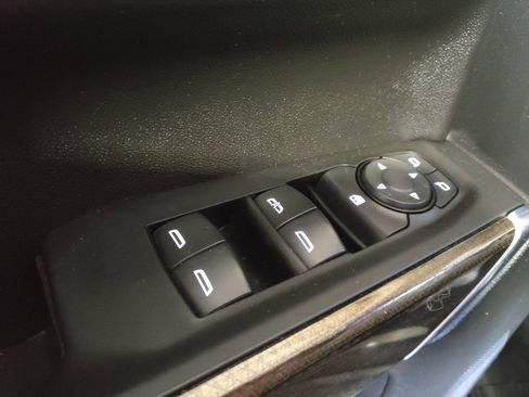 Used 2021 Chevrolet Silverado 1500 LT AWD/4WD image 27