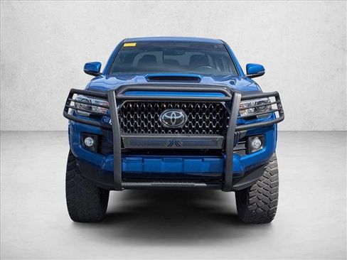 Used 2018 Toyota Tacoma TRD Sport w/ Technology Package AWD/4WD image 3