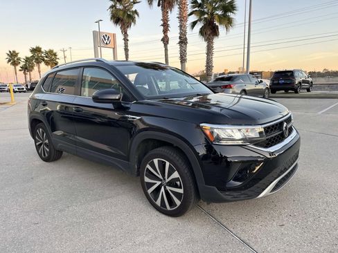 Used 2024 Volkswagen Taos SE image 3