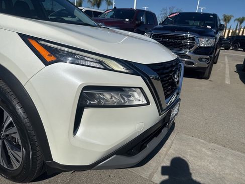 Used 2023 Nissan Rogue SV w/ SV Premium B Package image 11