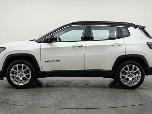 Used 2025 Jeep Compass Limited AWD/4WD image 5