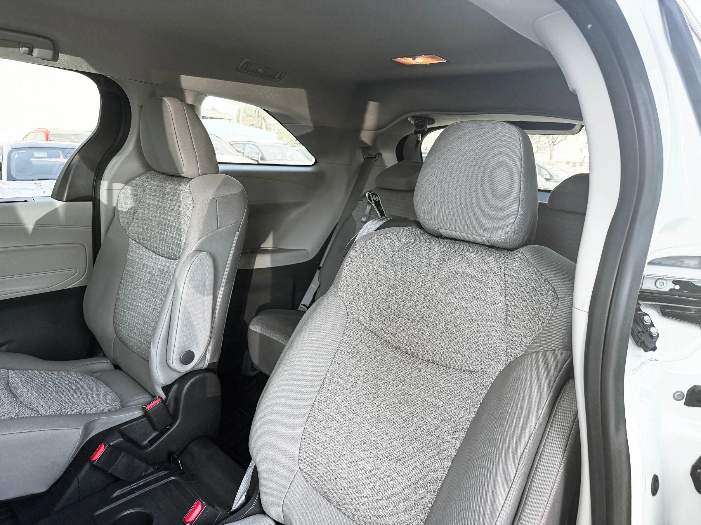 Used 2023 Toyota Sienna LE FWD image 26