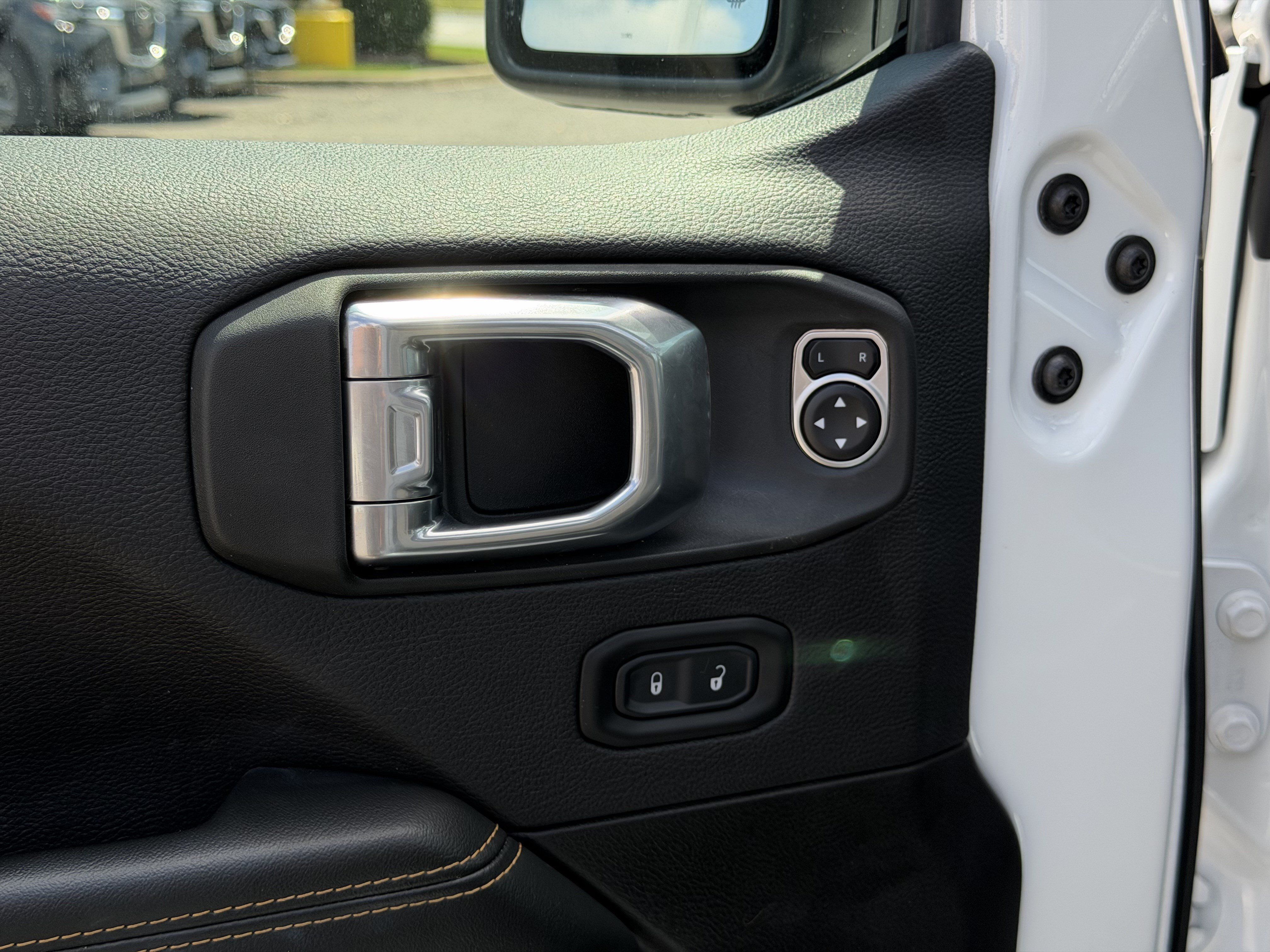 Used 2026 Jeep Wrangler Unlimited Sahara AWD/4WD image 15