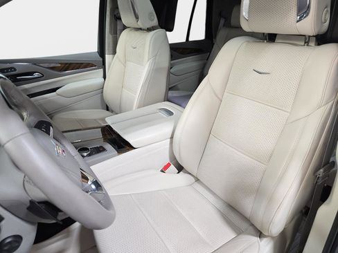 Used 2024 Cadillac Escalade Sport Platinum w/ LPO, ONYX Package AWD/4WD image 10