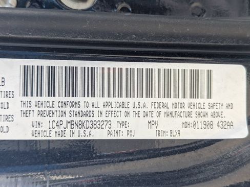 Used 2019 Jeep Cherokee Trailhawk AWD/4WD image 11