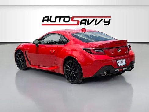 Used 2025 Toyota GR86 Premium w/ ALL Weather Mat Package (TMS) RWD image 5