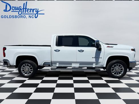 Used 2025 Chevrolet Silverado 2500 LTZ w/ LTZ Premium Package AWD/4WD image 6