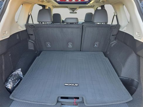 Used 2023 Nissan Rogue SV w/ SV Premium B Package image 23
