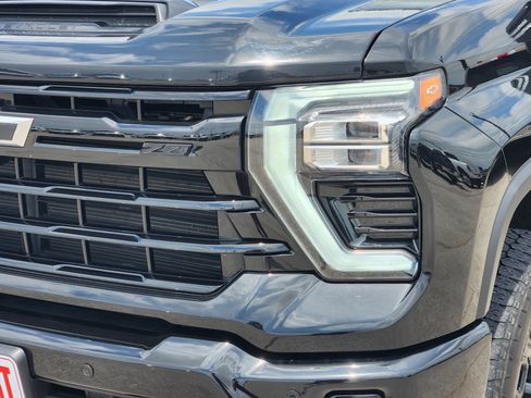 Used 2024 Chevrolet Silverado 2500 LTZ w/ LTZ Plus Package AWD/4WD image 8