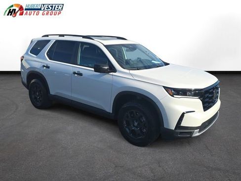 New 2025 Honda Pilot TrailSport image 4