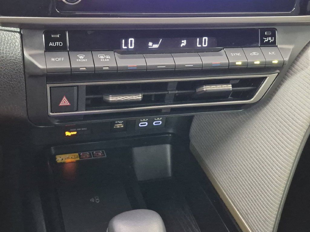 Used 2025 Toyota Camry SE FWD image 26