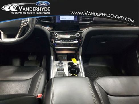Used 2021 Ford Explorer Limited image 16